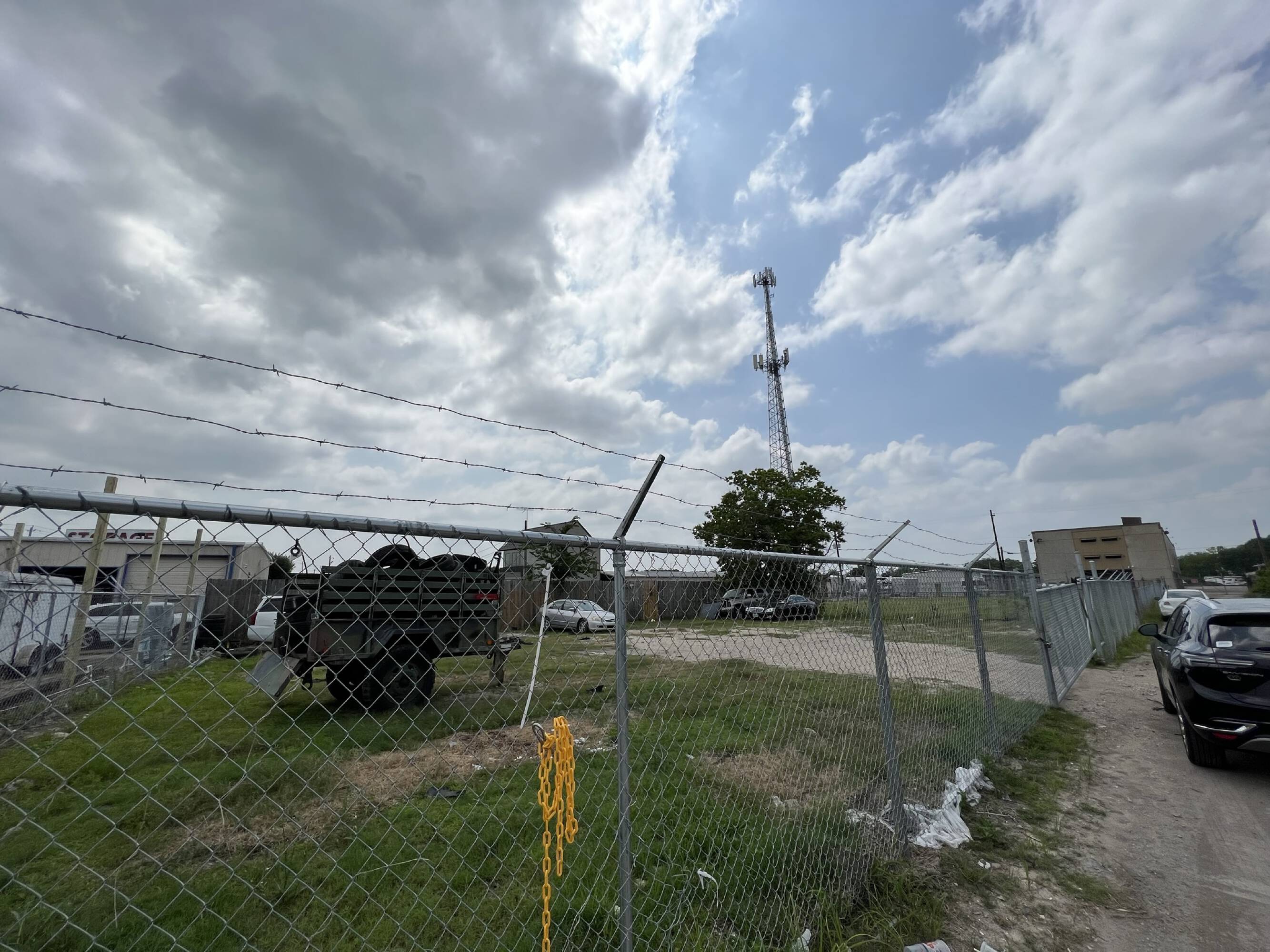 SECURED AUTO STORAGE/WRECKER/LAY DOWN LOTS